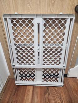 Adjustable Baby / Pet Safety Gate