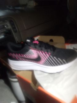 NIKE