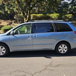 2004 Toyota Sienna 