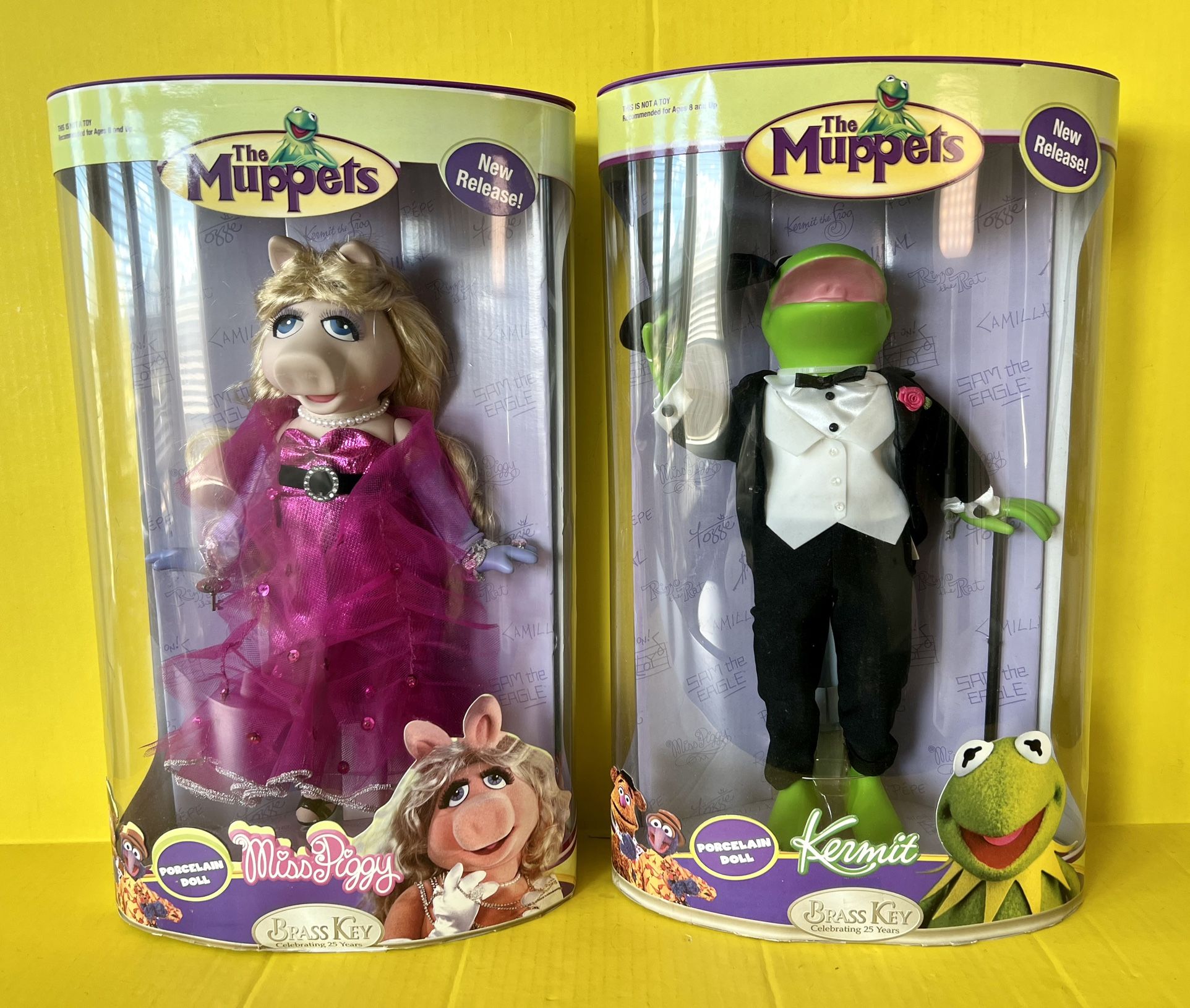 2006 THE MUPPETS MISS PIGGY & KERMIT 12” PORCELAIN DOLLS NEW UNOPENED BRASS KEY