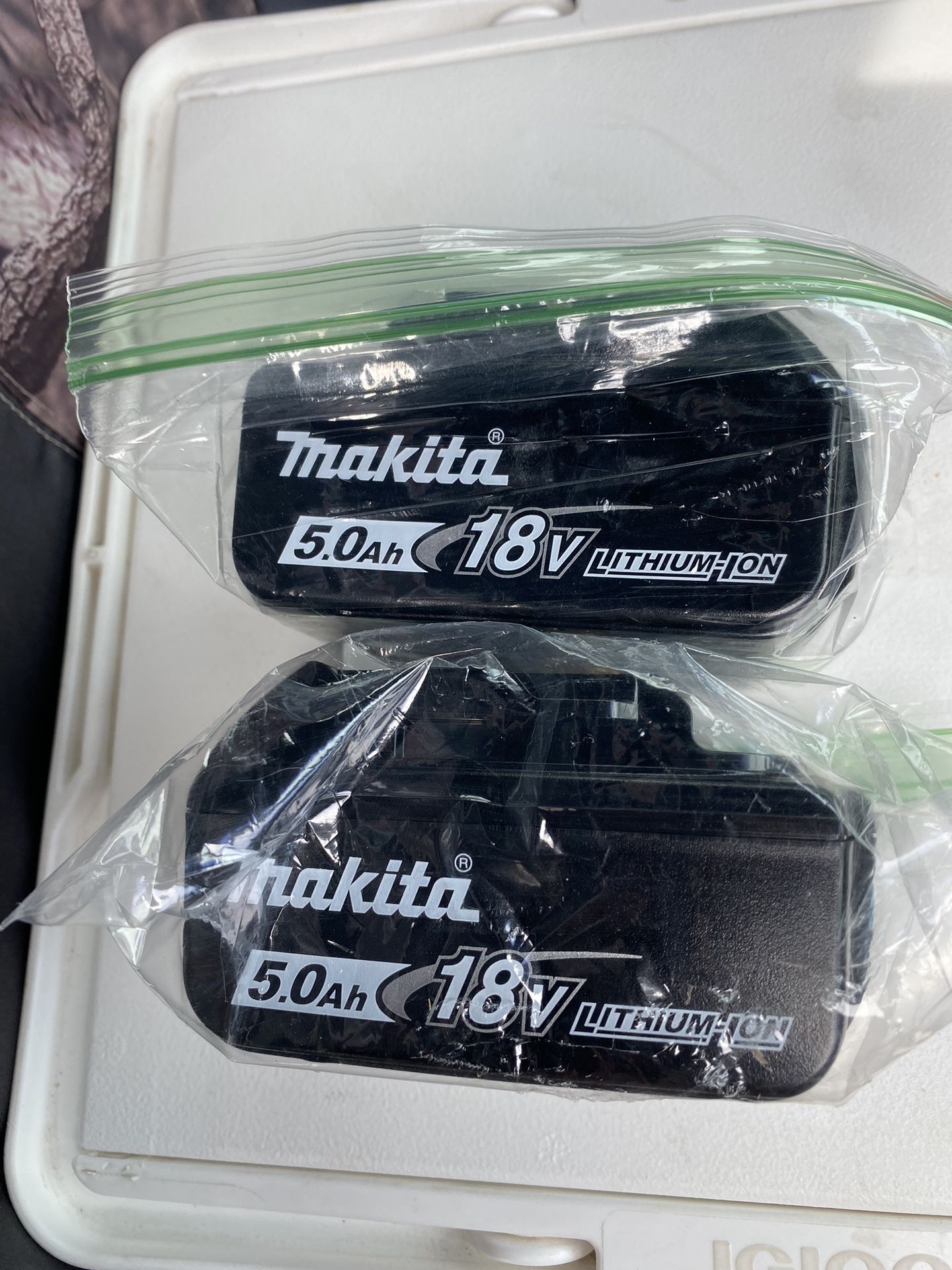 Makita 2 Batteries 18 Amp 5.Ah Condision News Nuevas Never Used No Usadas $140 Price Firm