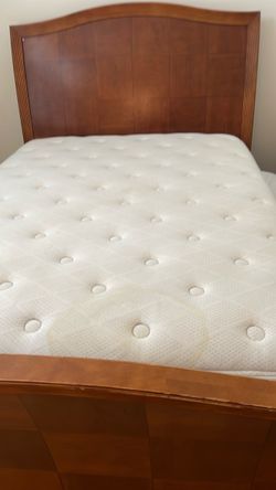 Sealy Posturepedic Queen Matress