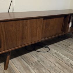 Scandinavian Design - Ardal Media Stand