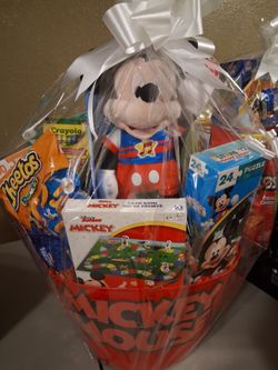 MICKEY MOUSE GIFT BASKET