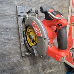 MILWAUKEE M18 FUEL 6-1/2"(165MM) CIRCULAR SAW USED GOOD CONDITIONS WORK 