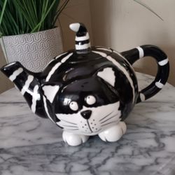 $25 Vintage Burton & Burton Chester The Cat Teapot: Black and White Striped Ceramic Kitty.