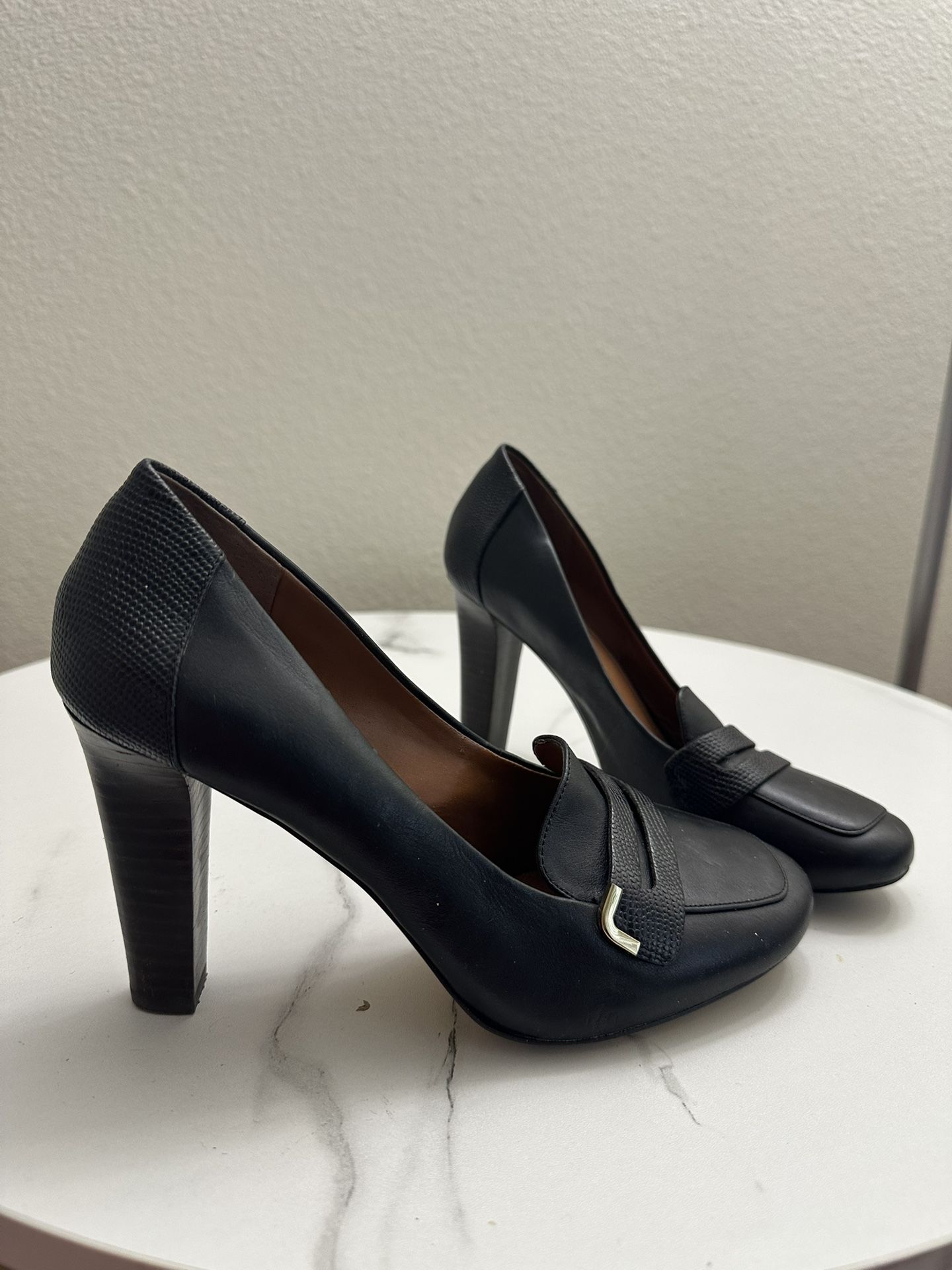 Banana Republic Women’s Black Leather Heels – Size 7.5