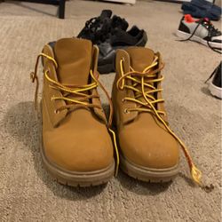 Boots Size 4