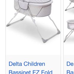 Delta Kids Portable Bassinet 