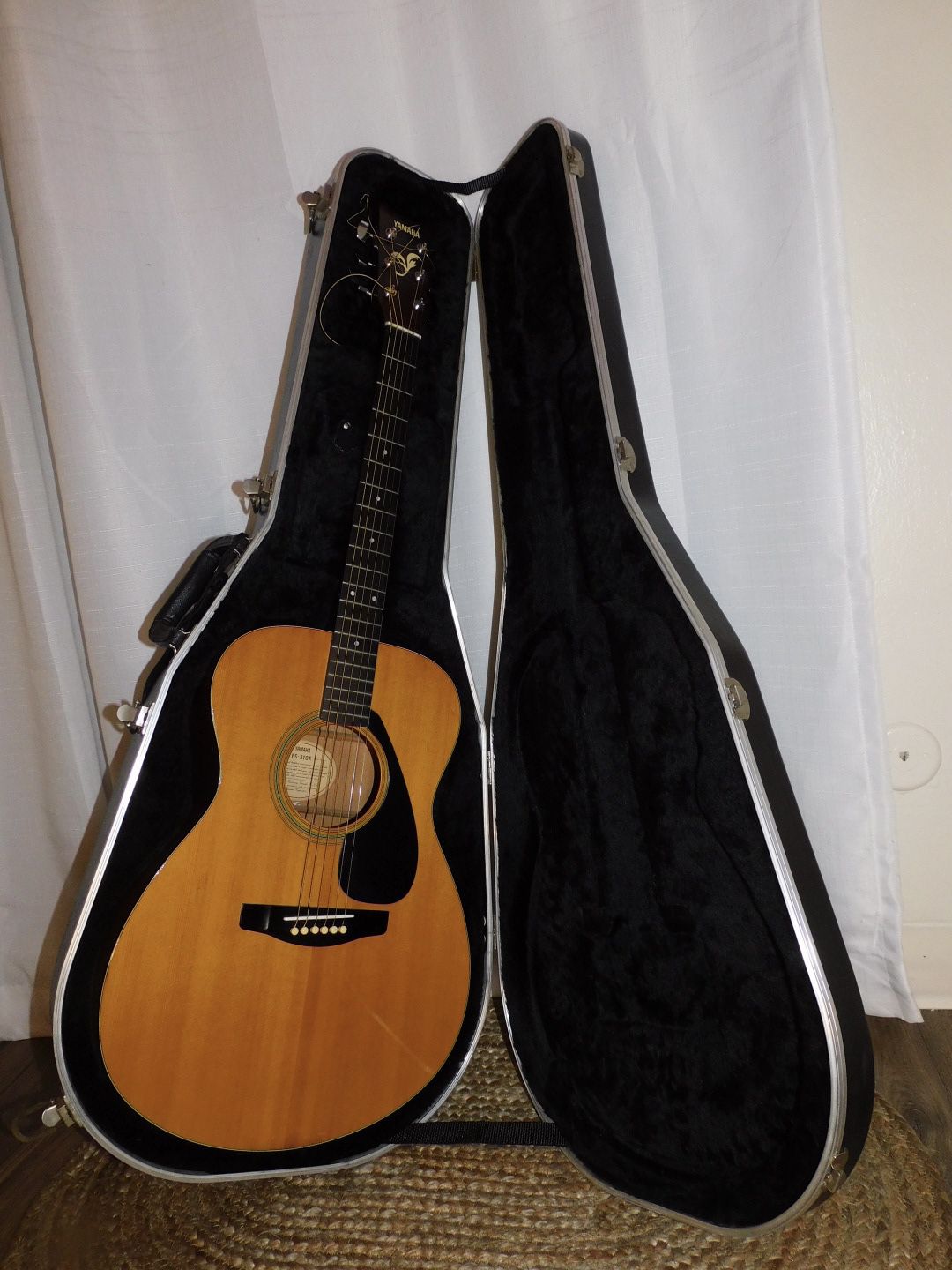 Yamaha F-310A Acoustic Guitar Brand New With Case