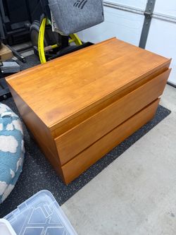 Thuma Nighstand in Walnut