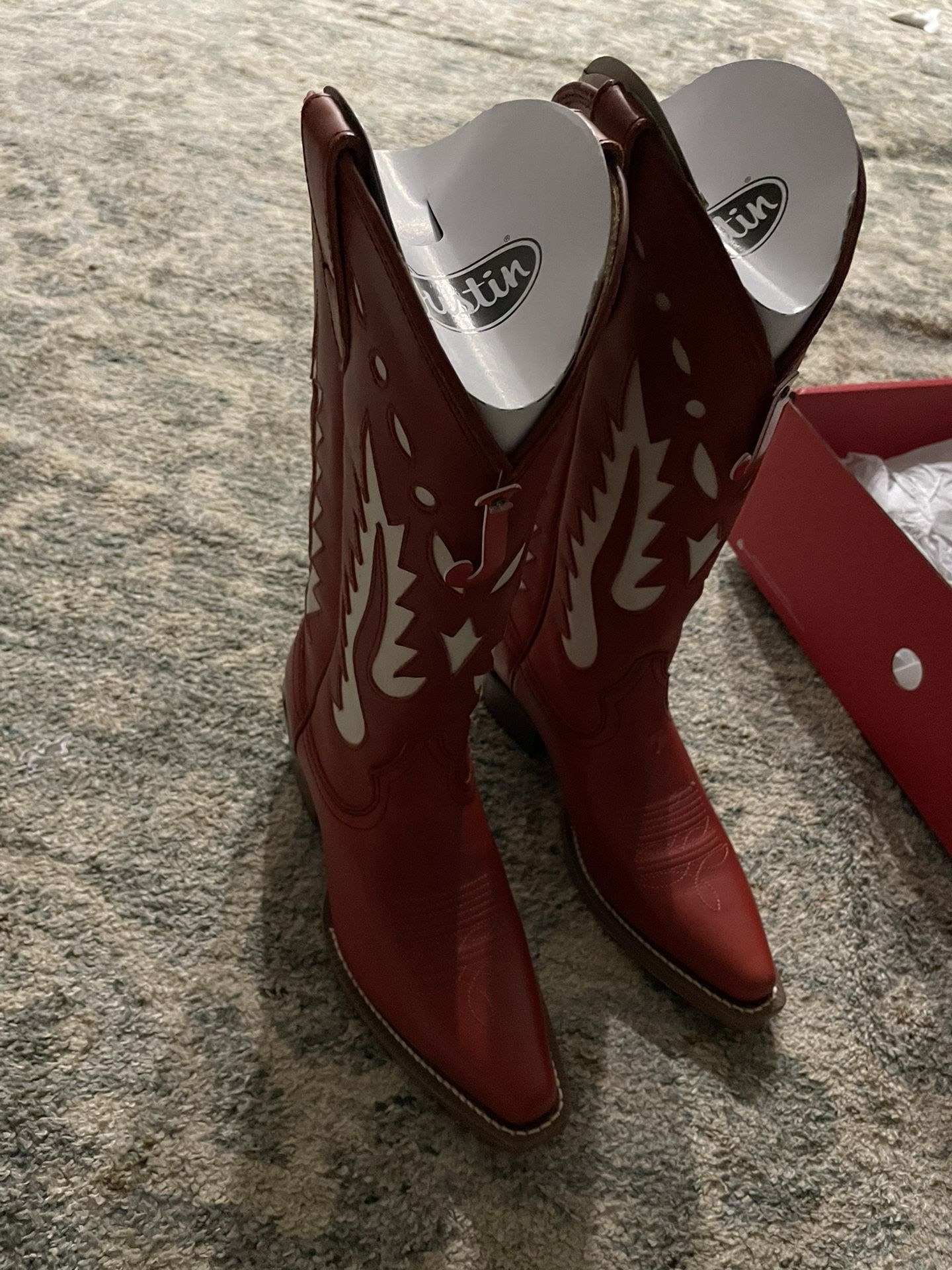 Justin Cowgirl boots (size 8)