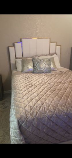 Queen Bed (Cream & Gold combination)