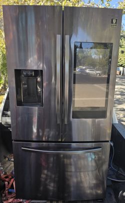 Refrigerator Samsung Family Hub French Door, Works Perfect, Looks Brand New