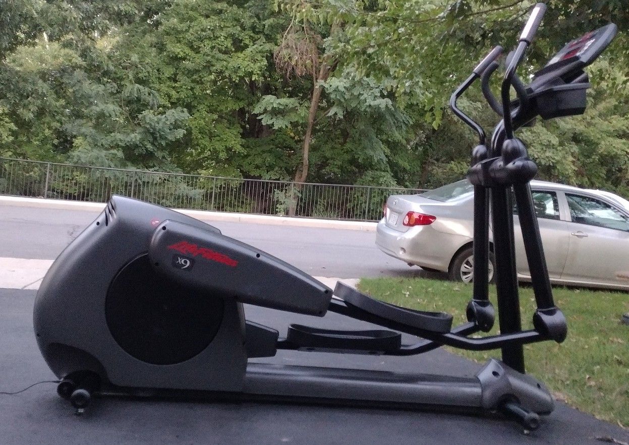 Life Fitness x9i Elliptical CrossTrainer

(Great Condition)