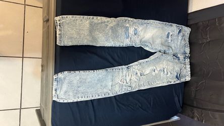 Light Wash Distressed Ripped Jeans