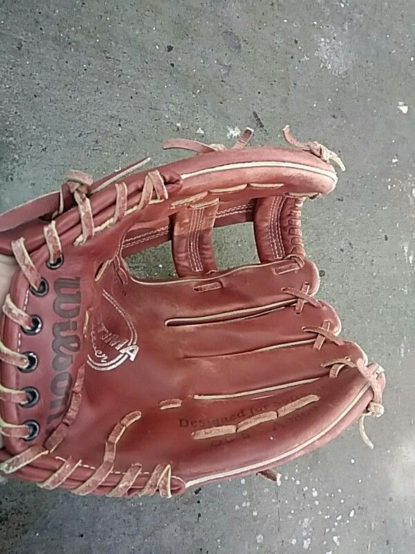 Softball glove