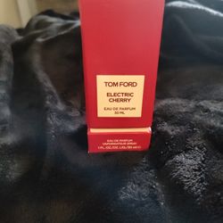 Tom Ford "Electric Cherry"
