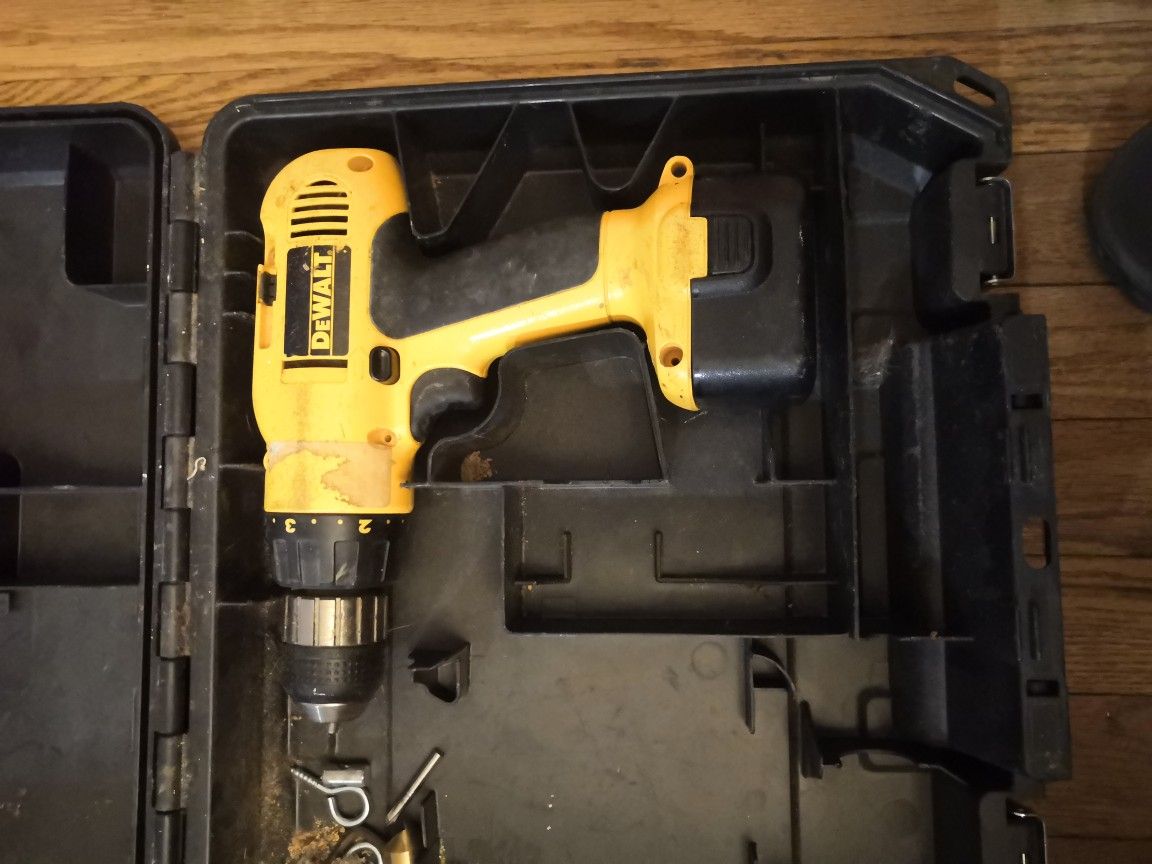 Dewalt Cordless Drill 12V w Battery No Charger