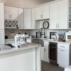 White Color Wood Cabinets For Sale 
