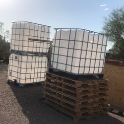 Clean Water Totes 280 Gals 75 Dollars 