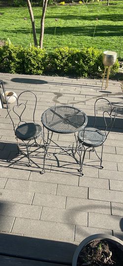 Vintage antique twisted wire child’s tea party ice cream parlor table set garden plant stand shabby patio yard art stand