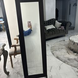 Mirror With Compartment 
