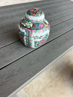 Chinese porcelain rose canton ginger jar $25 or best offer