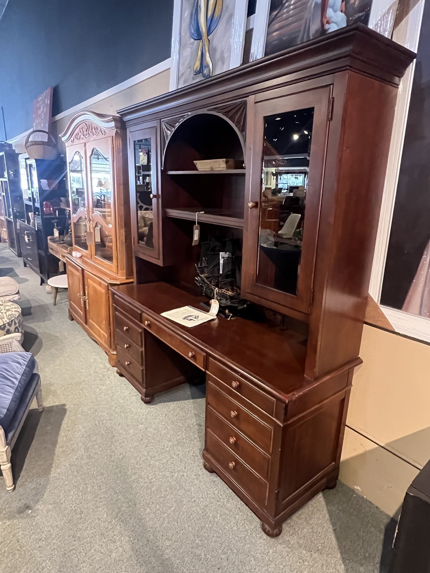 Desk: Ethan Allen 2-Piece Executive Desk W/ 2 Glass Doors On Top Hutch As-Is SKU DX5WWT