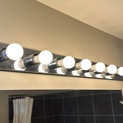 Bathroom lights w bulbs