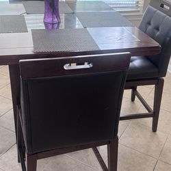 Breakfast table with 4 chairs