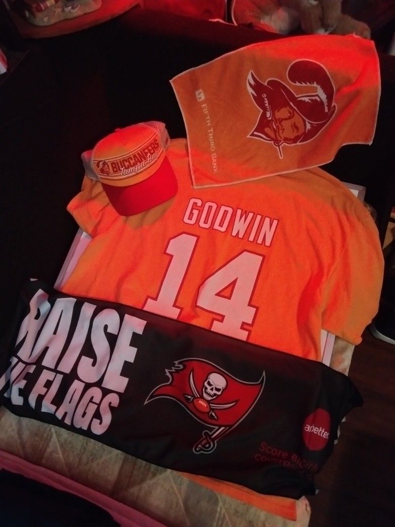Buccaneers Creamsicle Bundle!! Jersey Style Shirt, Vintage Hat & More!! $20
