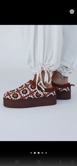 Crochet Hug Slippers