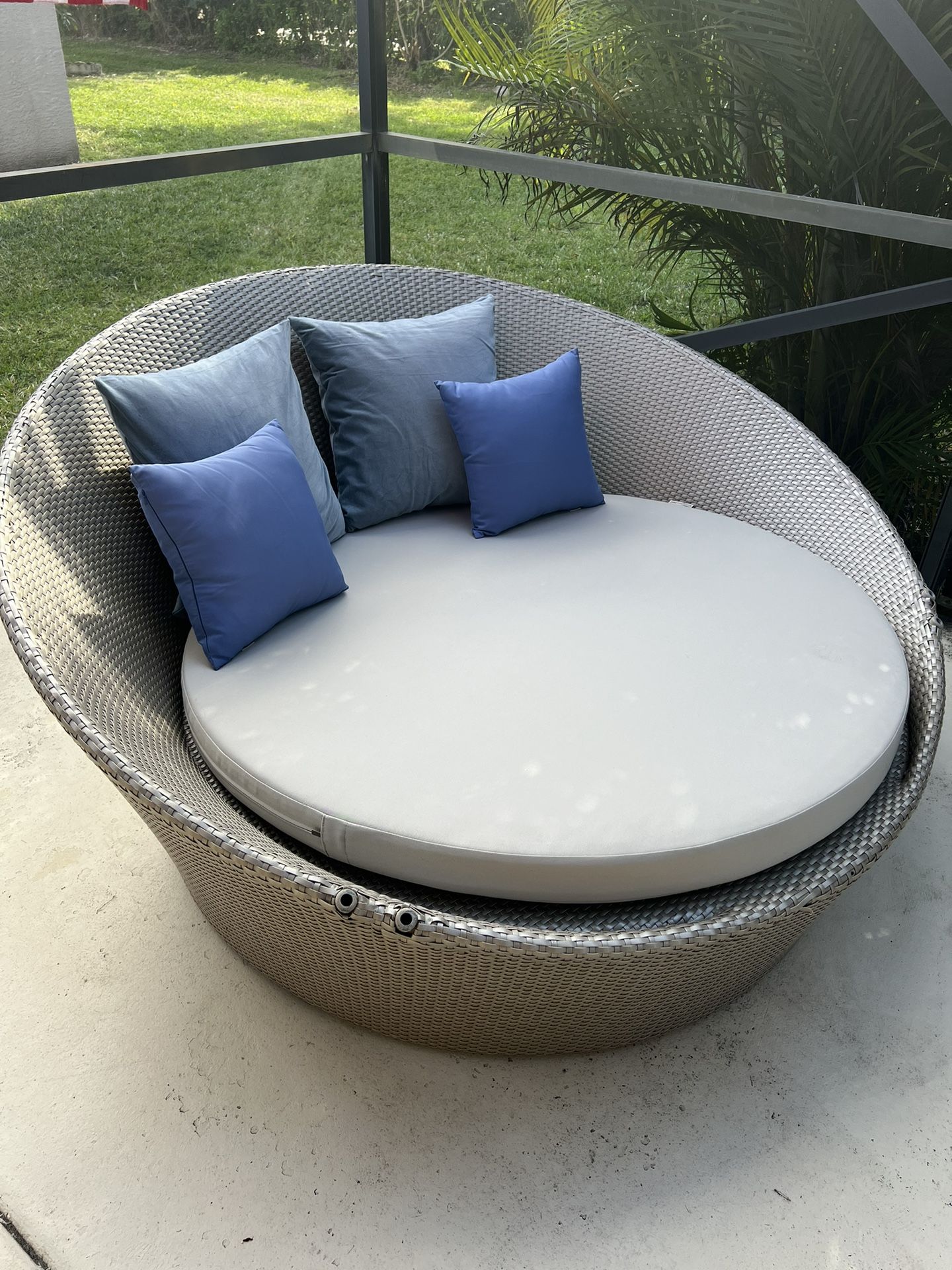 Outdoor Daybed-Orbit Loveseat Dedon Brand