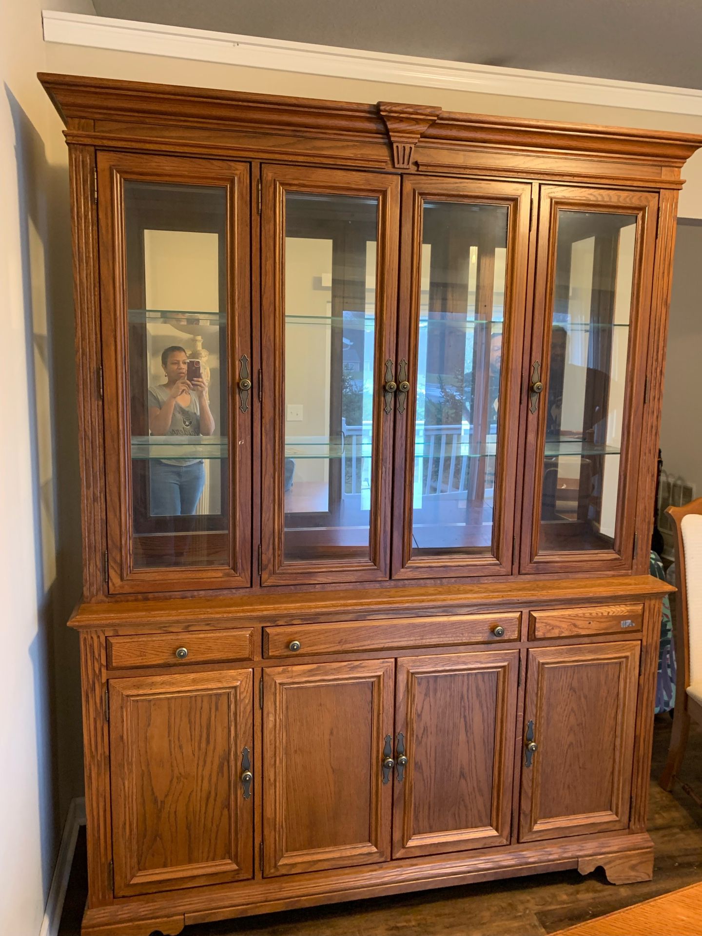 Broyhill Dining Room Table And Hutch 