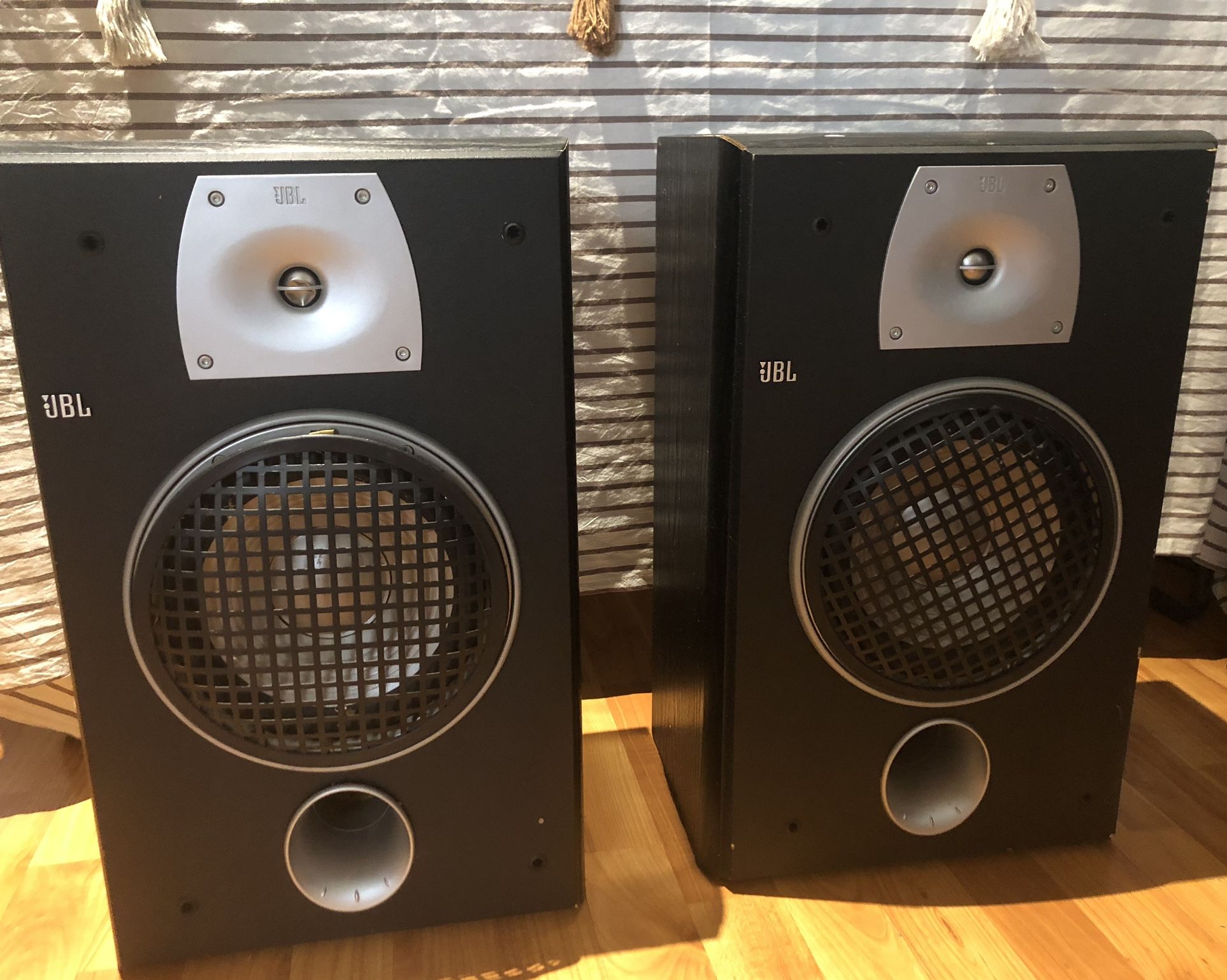 TWO JBL NORTHRIDGE SERIES N28 SYSTEM IMPEDANCE 8 OHMS