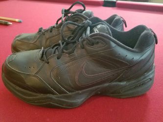 Mens NIKE Air Monarch sz 10.5(10 1/2)