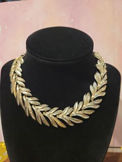 Vintage Gold Tone Silvertone Leaf Faux Pearl & Rhinestone Accents Collar Necklace F9