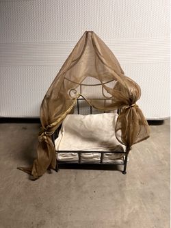 Wrought Iron Royal Canopy Pet Bed