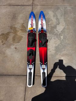 Water skis