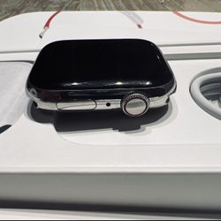 Apple Watch Series 7 (45mm) – Stainless Steel Edition with Original Milanese Loop