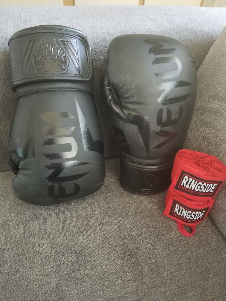 Venum 12oz Boxing gloves with wraps