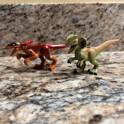 In very good condition Lego Pyroraptor & Dilophosaurus 76951