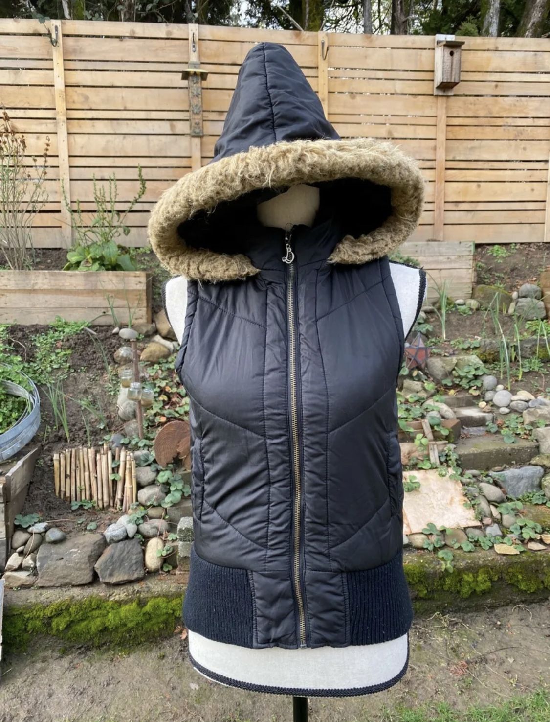 Bluet Sports Women’s S Black Sleeveless Puffer Jacket Vest Hood Faux Fur Lined
