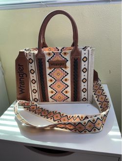 Wrangler purse with Aztec pattern
