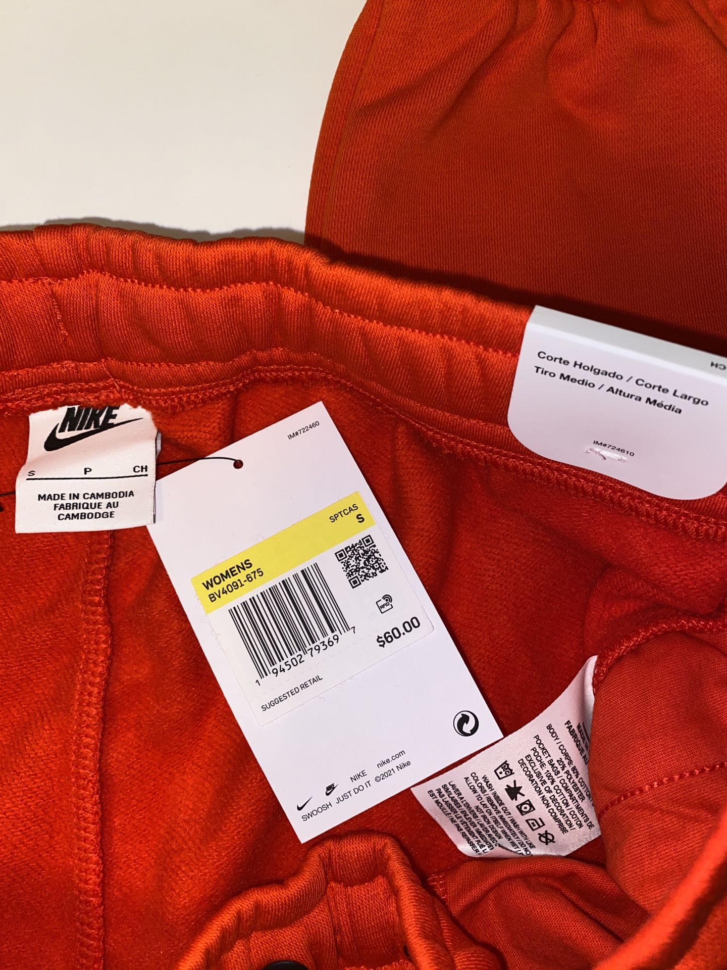 Chile Red Nike Sportswear Essential