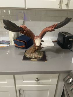 De Capoli Collection Eagle Statue