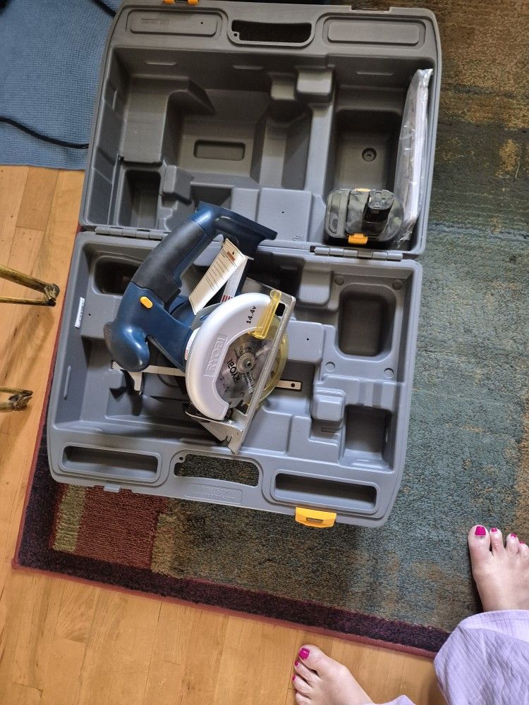 RYOBI CONCRETE SAW WITH BATTERY AND CASE