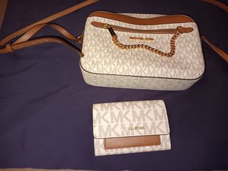 Micheal Kors Purse/Body Pouch& Wallet