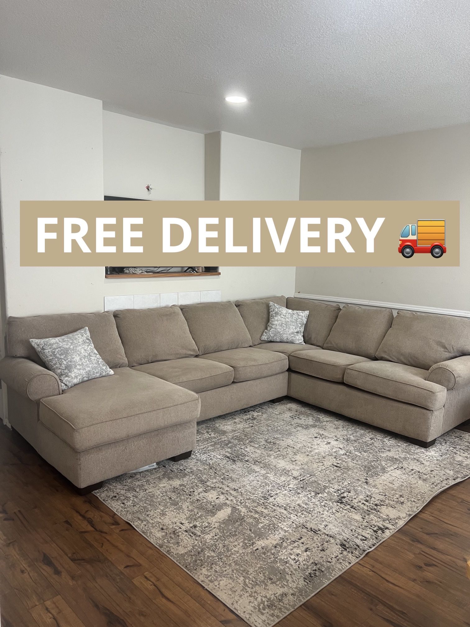 Large Tan Sectional Couch 🛋️- FREE DELIVERY 🚚 
